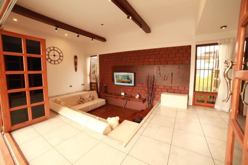 Varaa Villa Mysore Eksteriør bilde